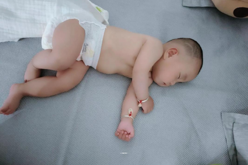 梨树县没满月的宝宝